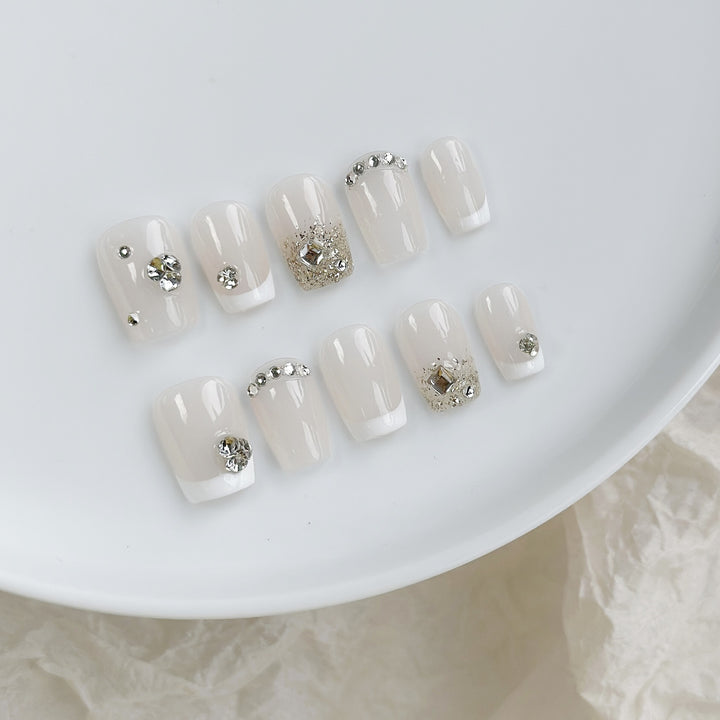 Dekorativer Press-On-Nagelset mit Swarovski-Akzenten