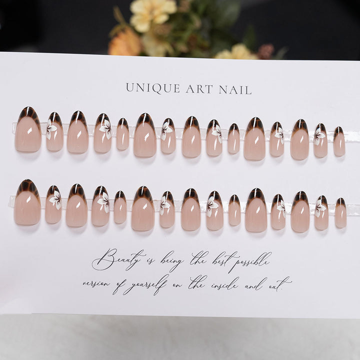Kreatives Stiletto Nagelkunstdesign