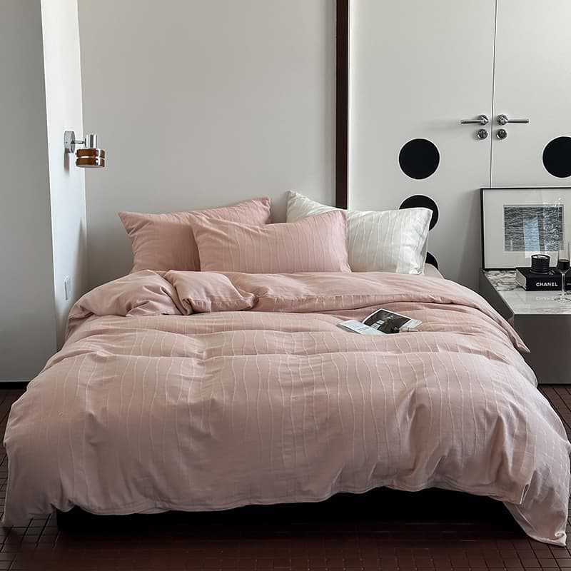 Gepflegtes Percale-Baumwoll-Bettwäsche-Set mit subtiler welliger Textur und Umschlagverschluss