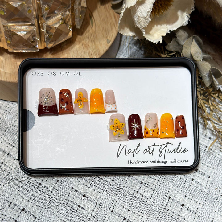 Handgemachtes Blumenausdrück-Nagelset Karnz