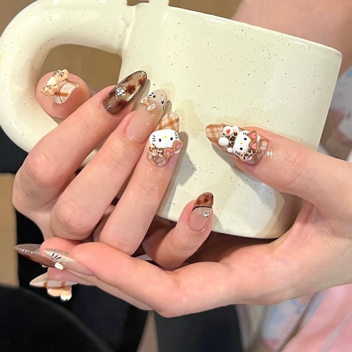 Verspielte Charakter-Themen Press-On Nail Kollektion