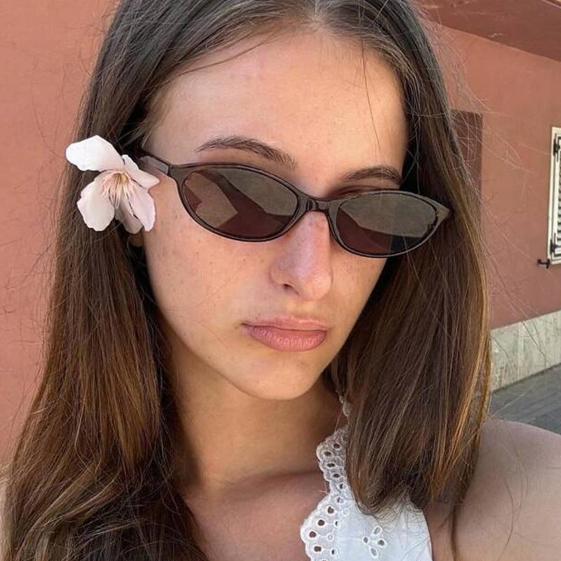 Damen ovalförmige Sonnenbrille mit transparentem Rahmen und UV-Schutz Karnz