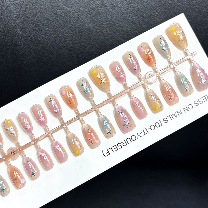 Dekoratives Press-On Nagelkunst Set Karnz