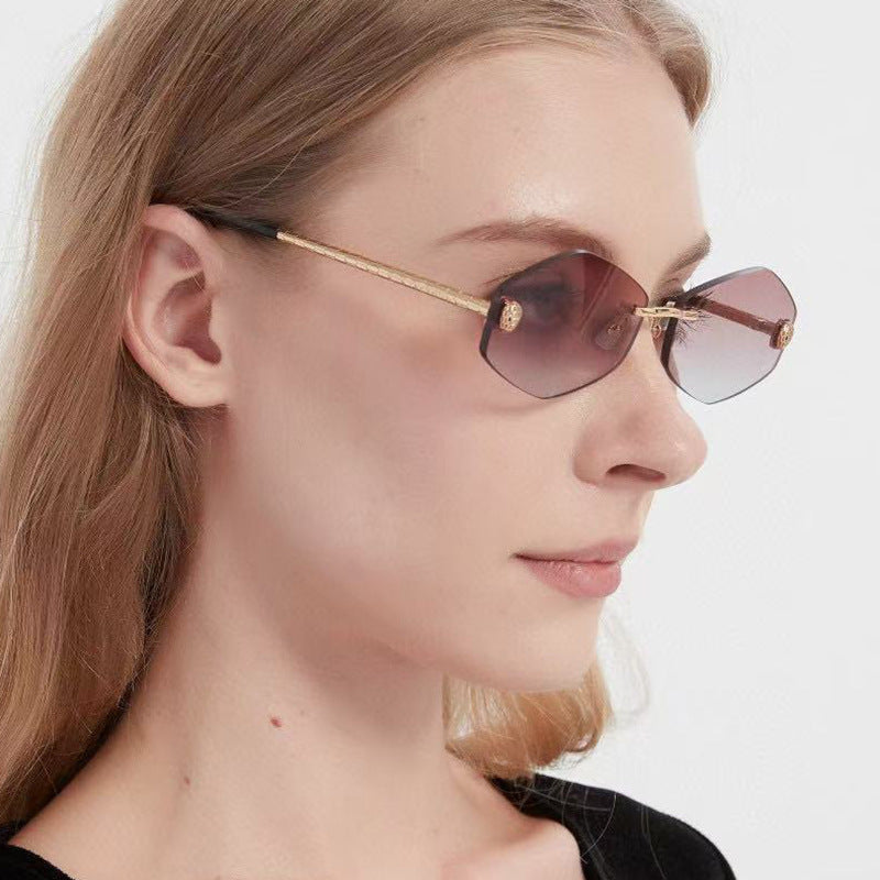 Damen geometrische Sonnenbrille im modernen Design mit elegantem Metallrahmen Karnz