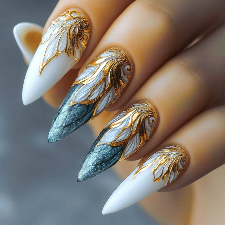 Dekorative Lange Stiletto-Nagelkunstverlängerungen mit Goldblatt-Design Karnz