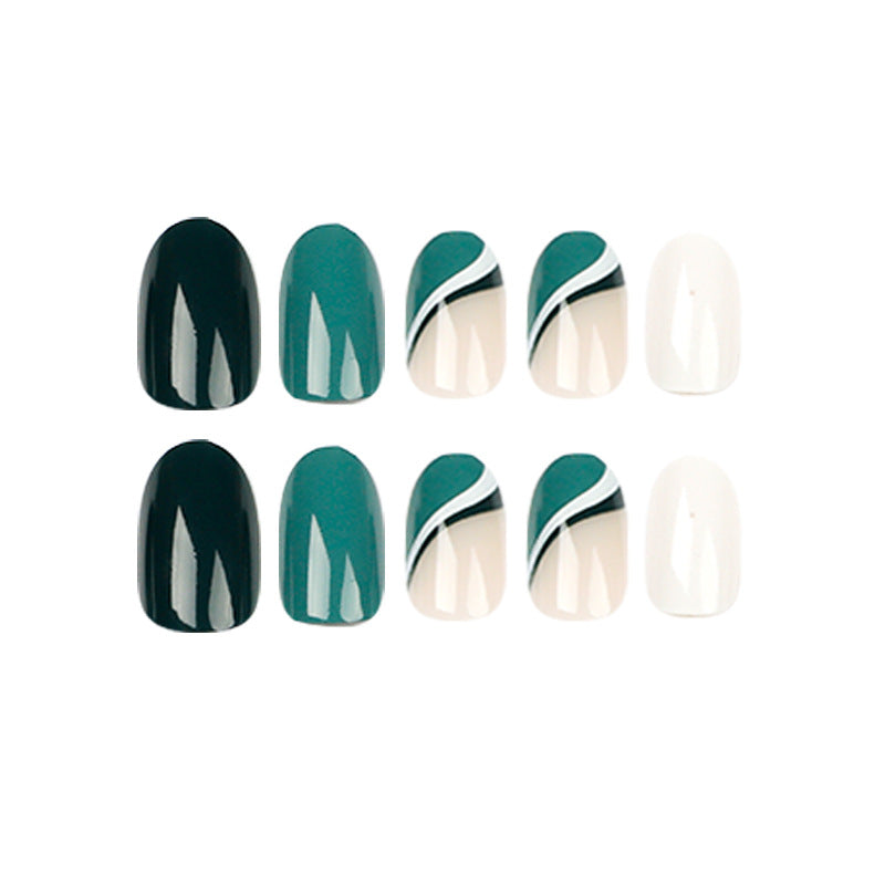 Elegante und kunstvolle Nagelkunst Karnz