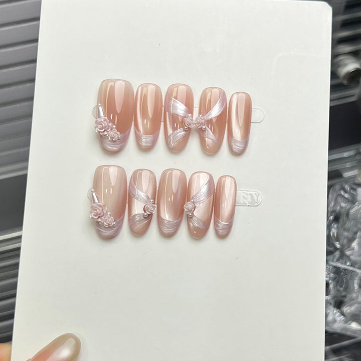 Dekoratives Press-On Nagelkunstset mit floralen Akzenten 1790734426