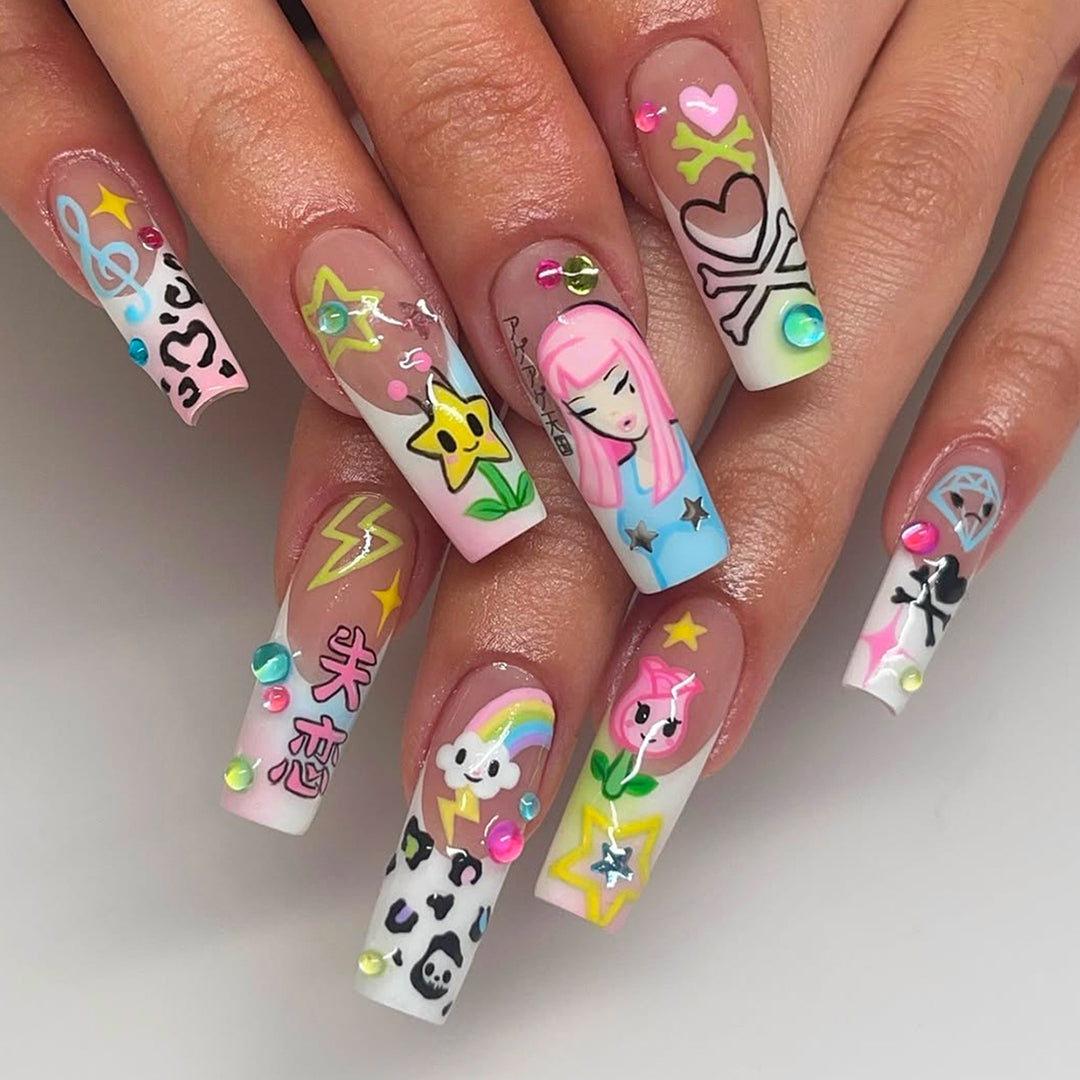 Kunstnägel mit Buntem Design Karnz