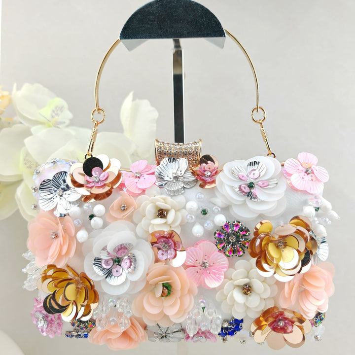Blumig verzierte Abend-Clutch
