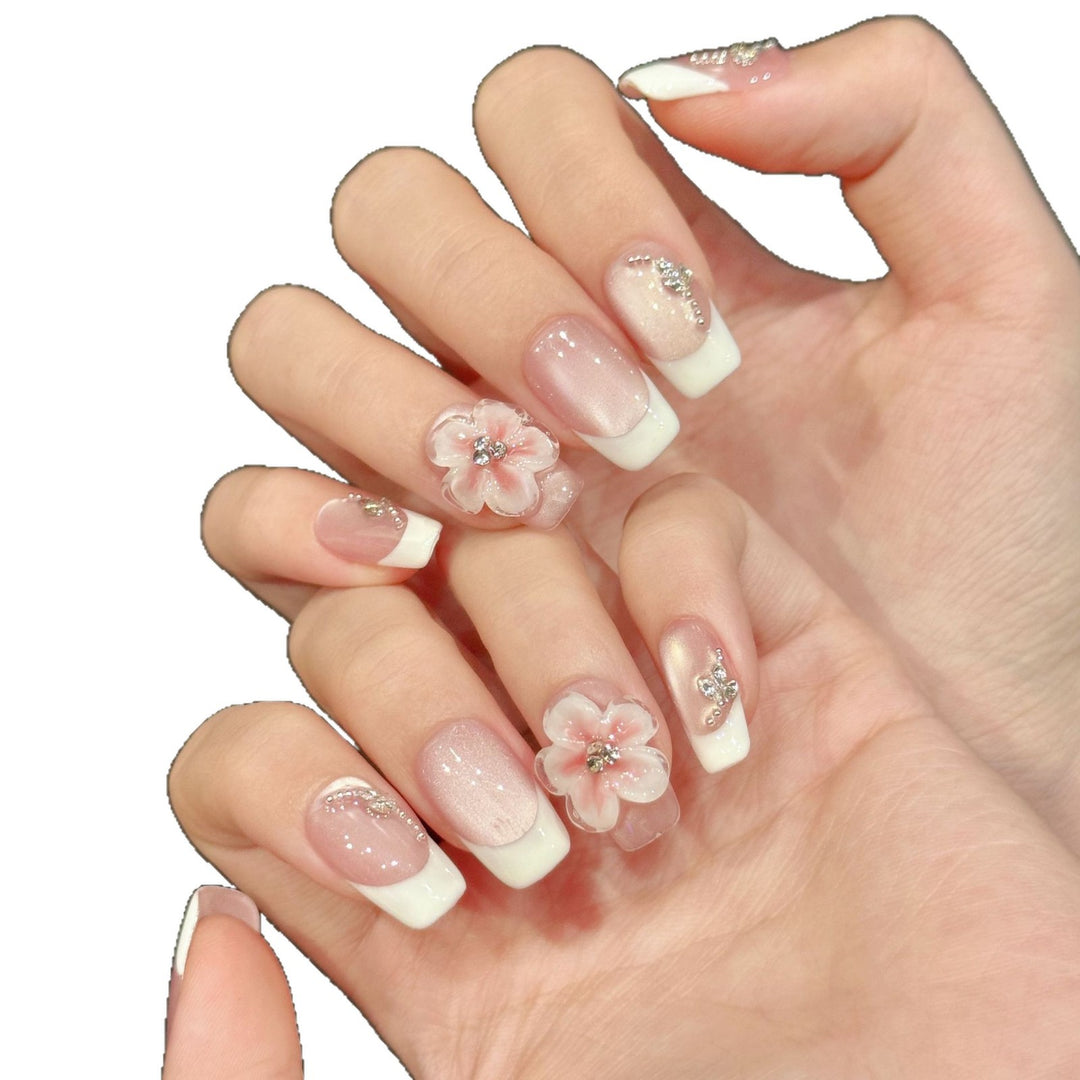 Dekoratives florales Press-On-Nagelkunst-Set mit Edelsteinakzenten