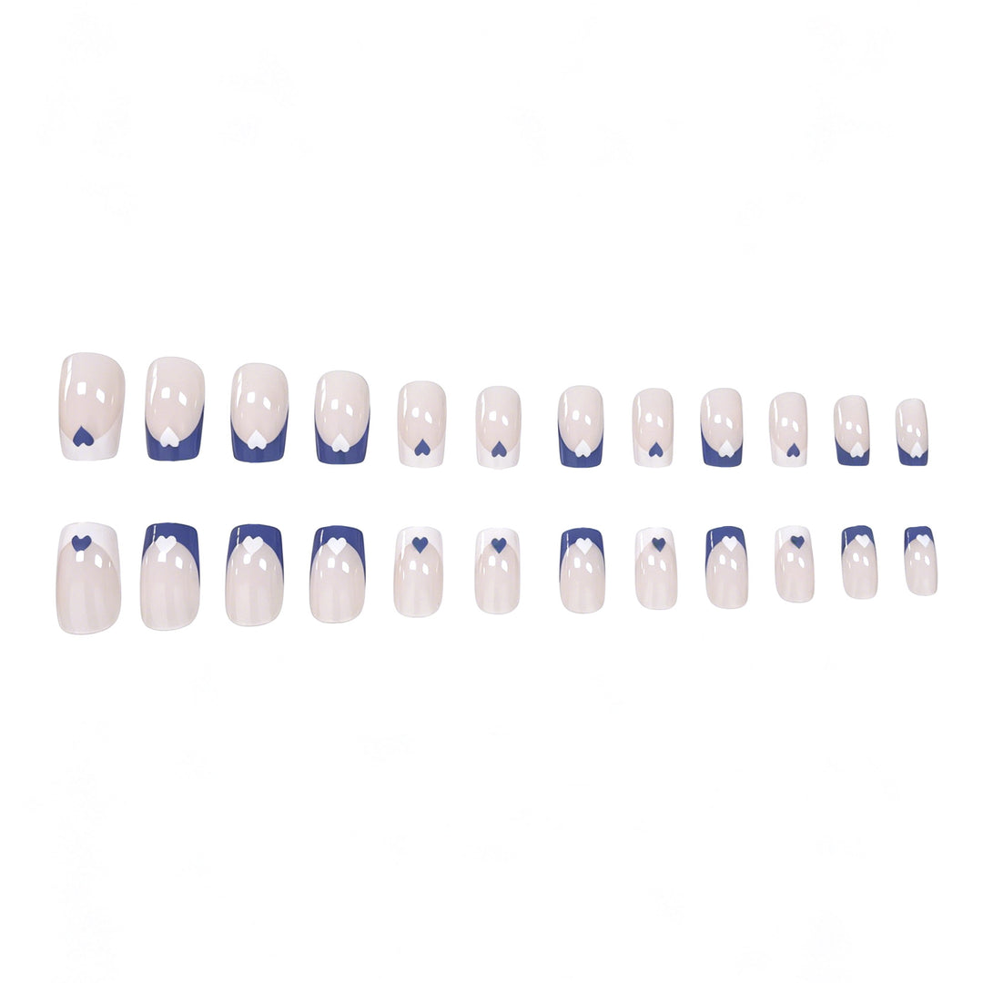 Künstlerisches Herzdesign Nagelverzierungen Karnz