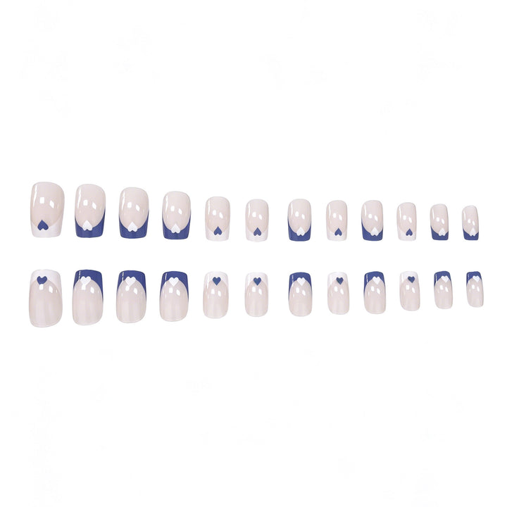 Künstlerisches Herzdesign Nagelverzierungen Karnz