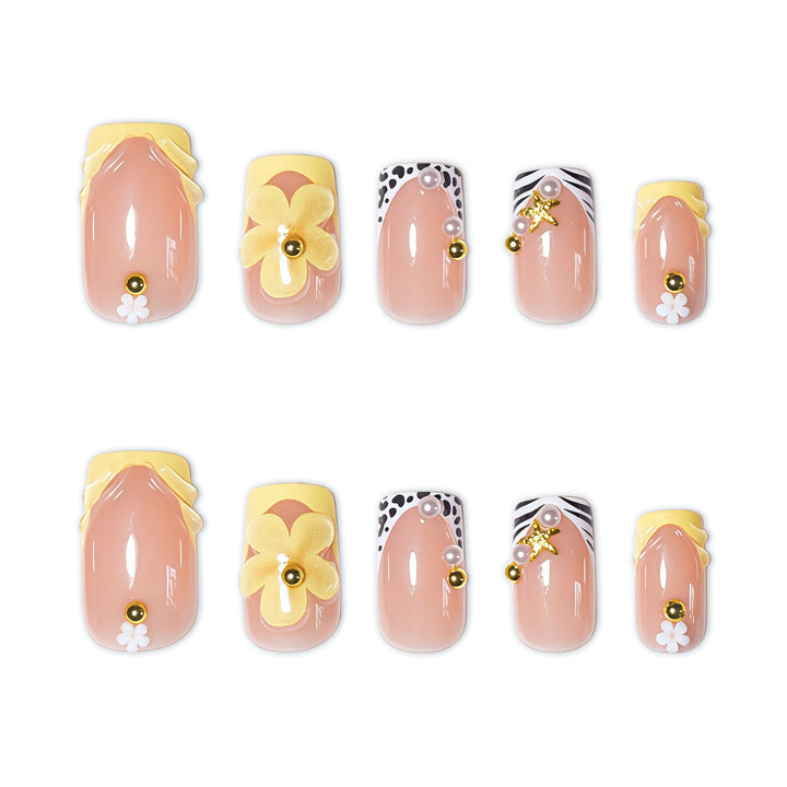 Floral Design Press-On Nail Extensions Karnz