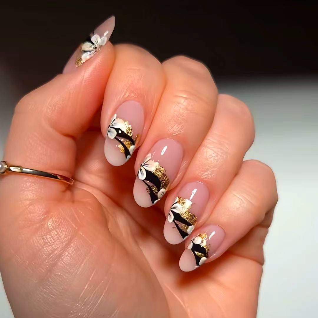 Elegante Blumen Tipp Presse-auf Nägel Karnz