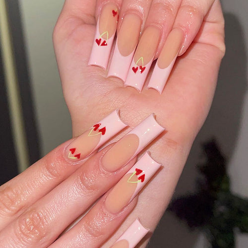 Künstlerisches Press-On-Nagelset mit Herzdruck Karnz