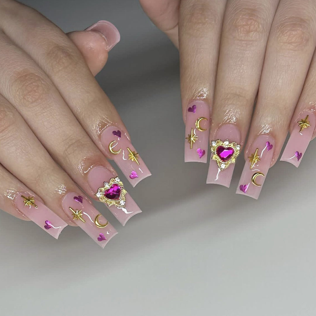 Künstlerische 3D Herz Nagelkunst Karnz