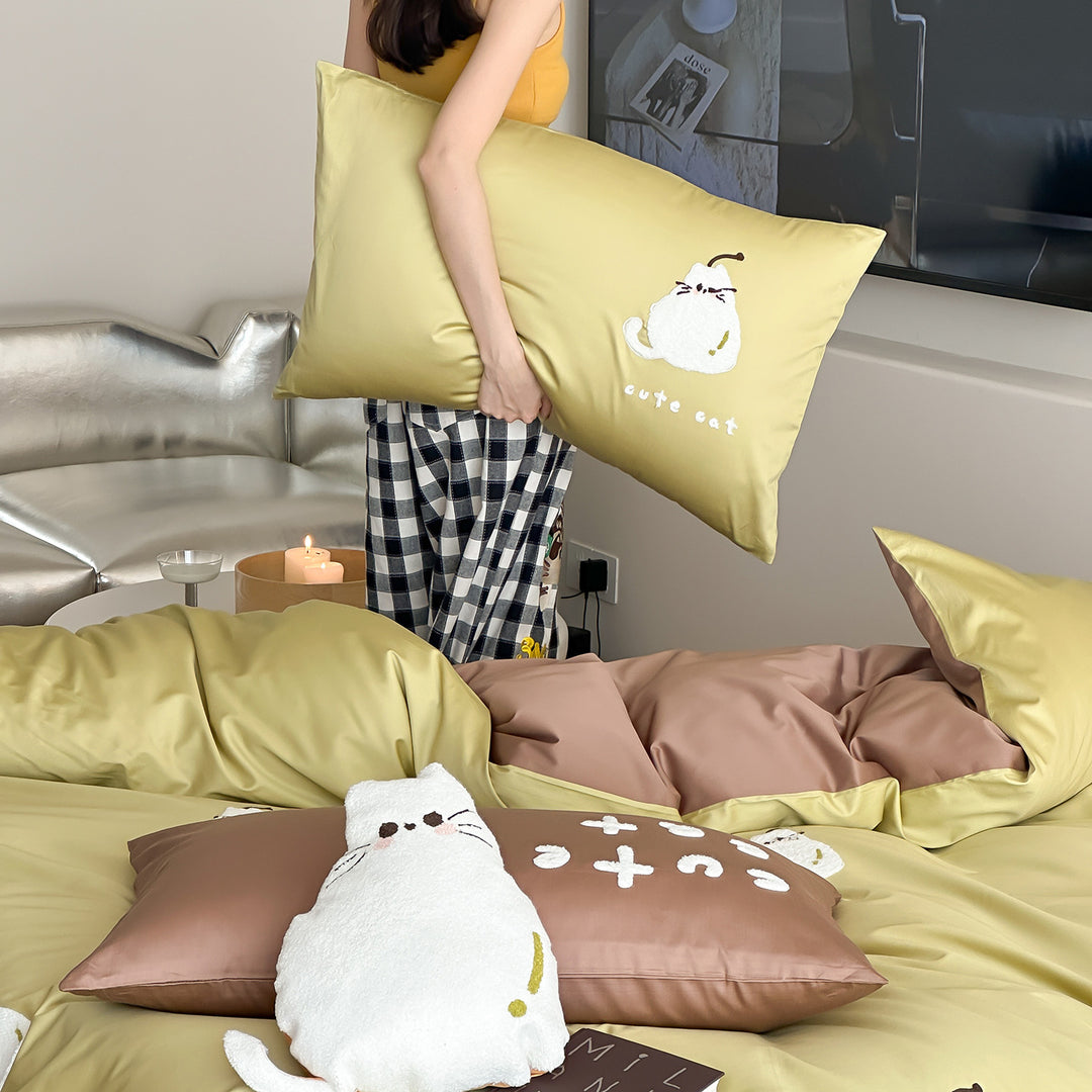 Verspielt Bestickte Plüsch-Katzen Bettbezug Set mit Wendbarem Satin Finish und Passenden Kissenbezügen