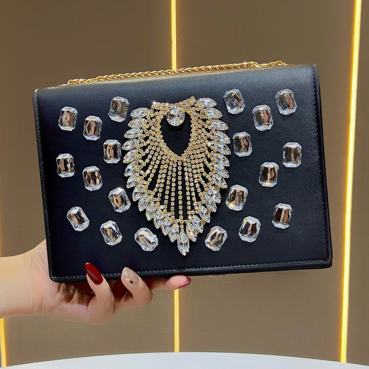 Dekorative mit Kristallen verzierte Abend-Clutch