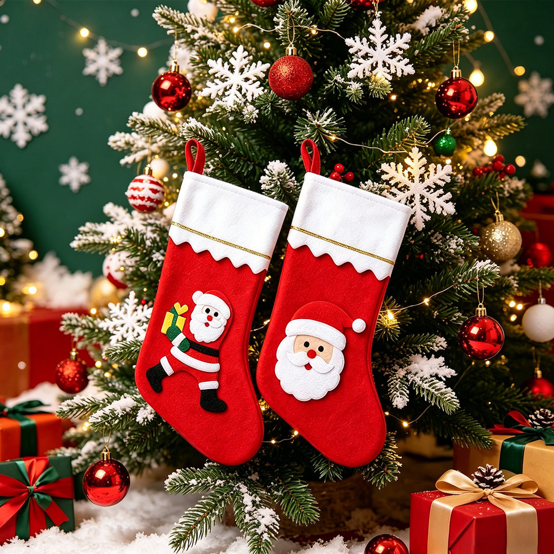 Niedlicher Weihnachtsstrumpf mit festlichen Motiven Karnz