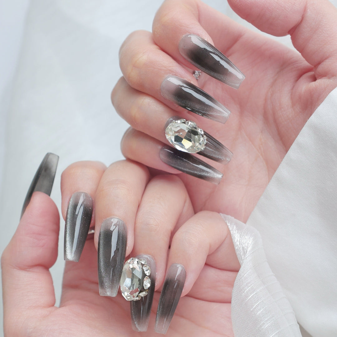 Elegantes Press-On-Nägel-Set mit Strass-Akzenten