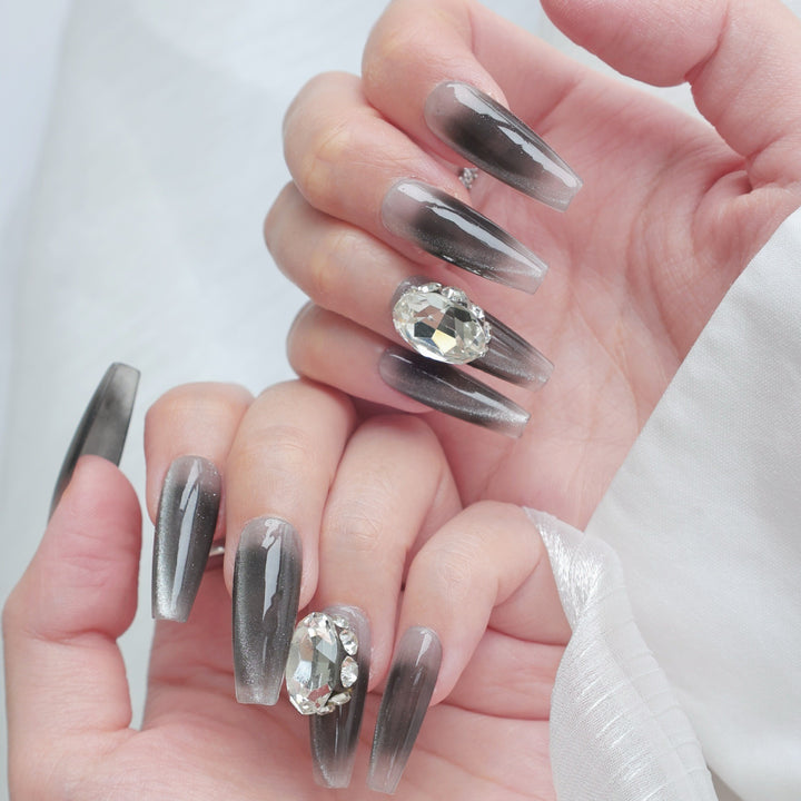 Elegantes Press-On-Nägel-Set mit Strass-Akzenten