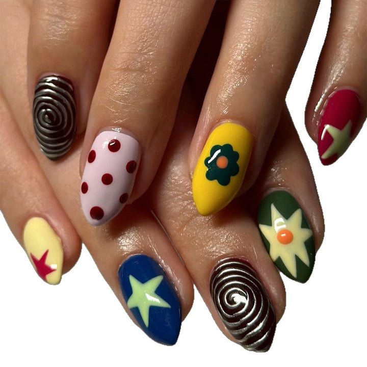 Kreative Nagelkunst Karnz