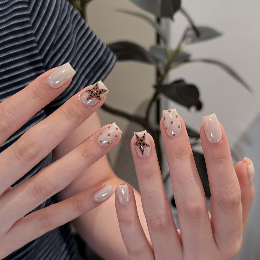 Kunstnagelspitzen mit Trendy Tiermustern Karnz