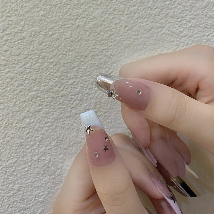 Kreatives Künstlerisches Press-On Nageldesign Karnz