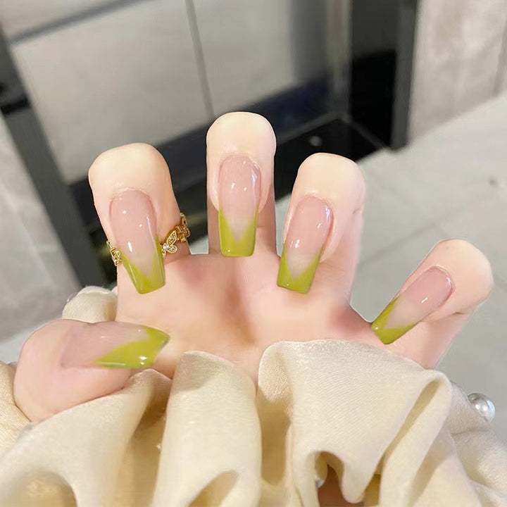 Kunstvolle Nagelverlängerungen mit frischem Sommerdesign Karnz