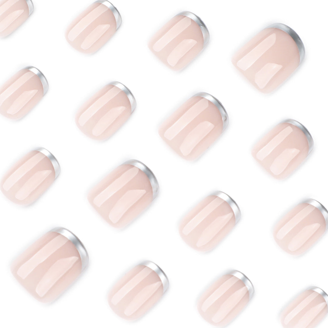 Elegante French-Tip Nagelkunst Karnz