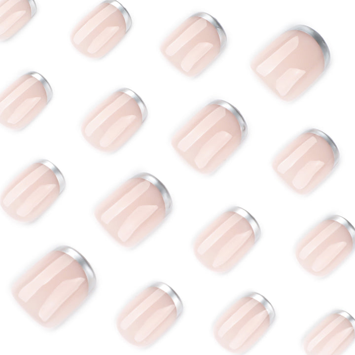 Elegante French-Tip Nagelkunst Karnz