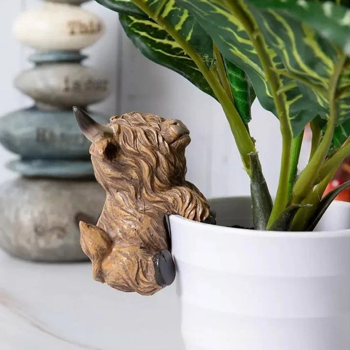 Highland Cow Dashboard Figurine Karnz