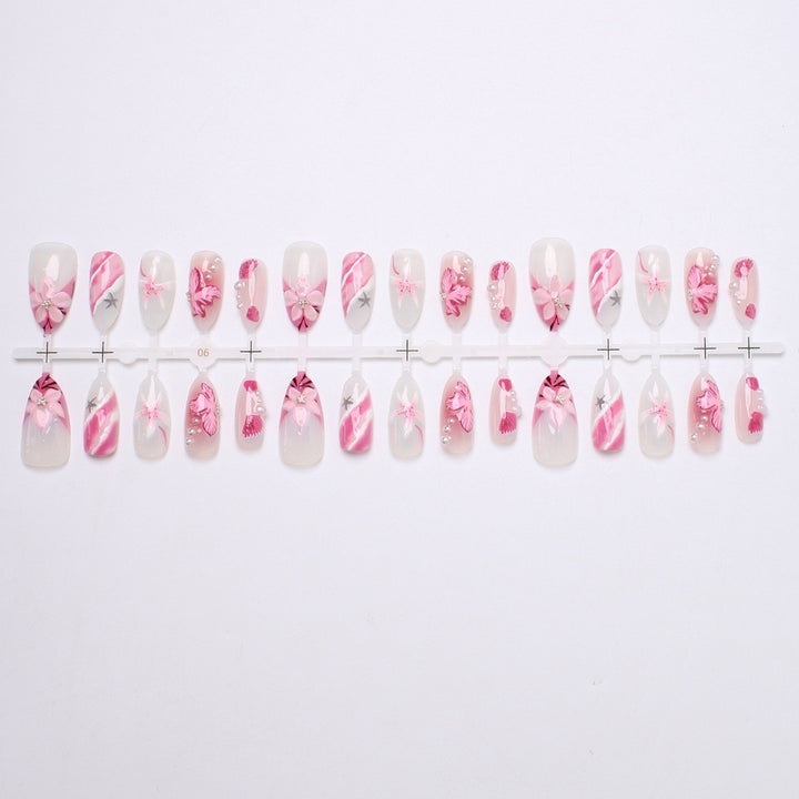 Kunstnagelset mit elegantem Blumen- und Glitzermuster Karnz