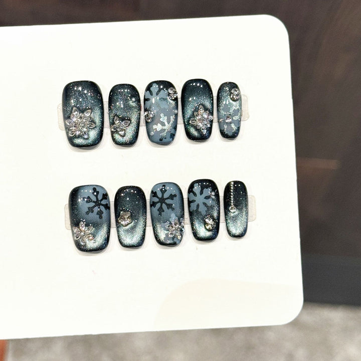 Künstlerisches Press-On Nagelkunstset mit Schmuckakzenten