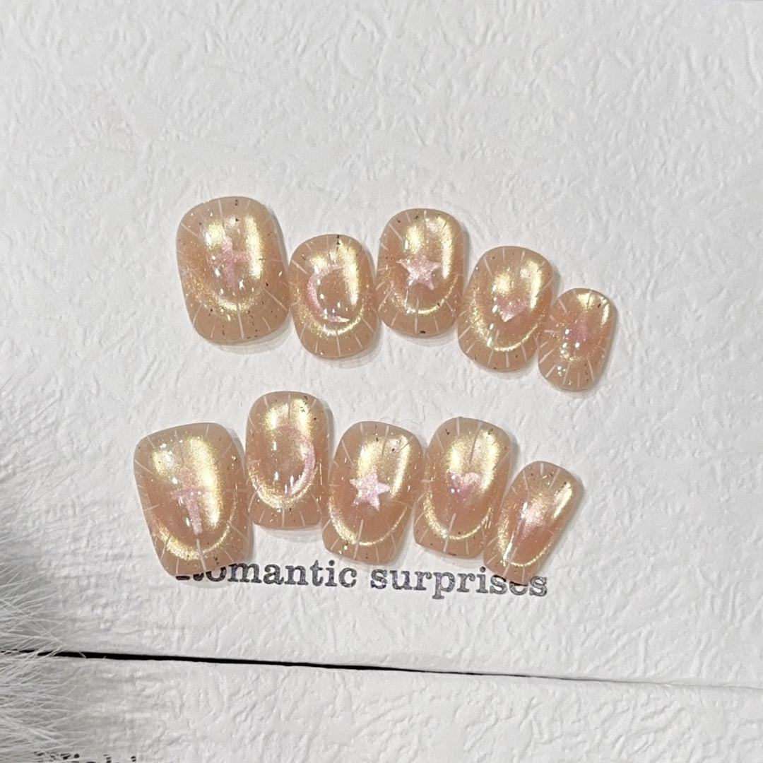 Glänzende Kunstnagelspitzen mit Romantischem Schimmer Karnz