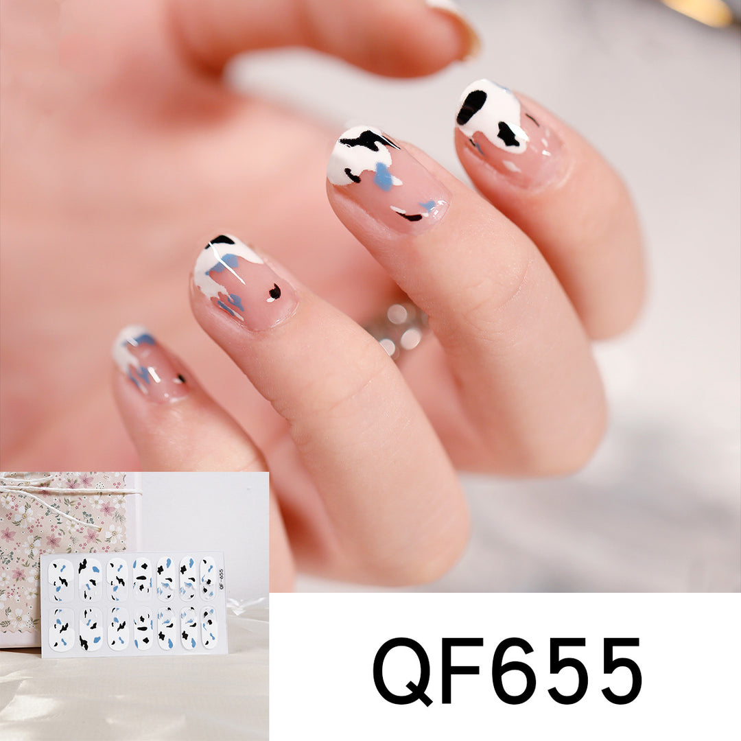 Künstliche Nagelkunst mit herzförmigen Designs und sanften Farbverläufen Karnz