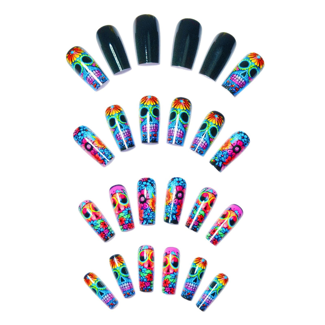Kunstnagelset mit Lebhaftem Totenschädel-Design Karnz
