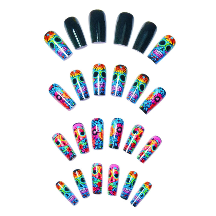 Kunstnagelset mit Lebhaftem Totenschädel-Design Karnz