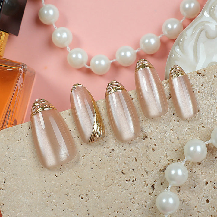 Stylisches Dekoratives Press-On Nagelset Karnz