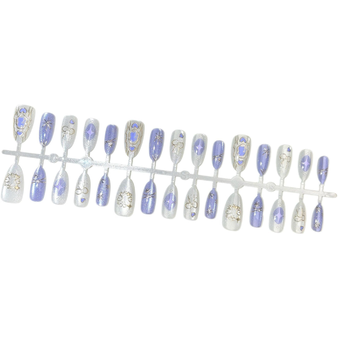 Dekoratives Press-On-Nagelkunst-Set mit schimmernden Designs