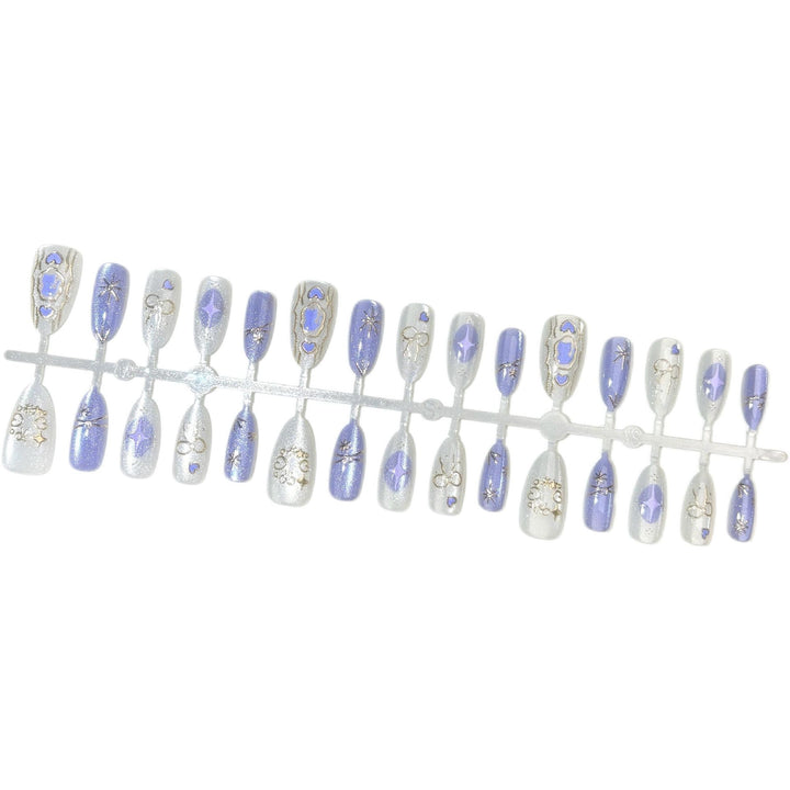 Dekoratives Press-On-Nagelkunst-Set mit schimmernden Designs