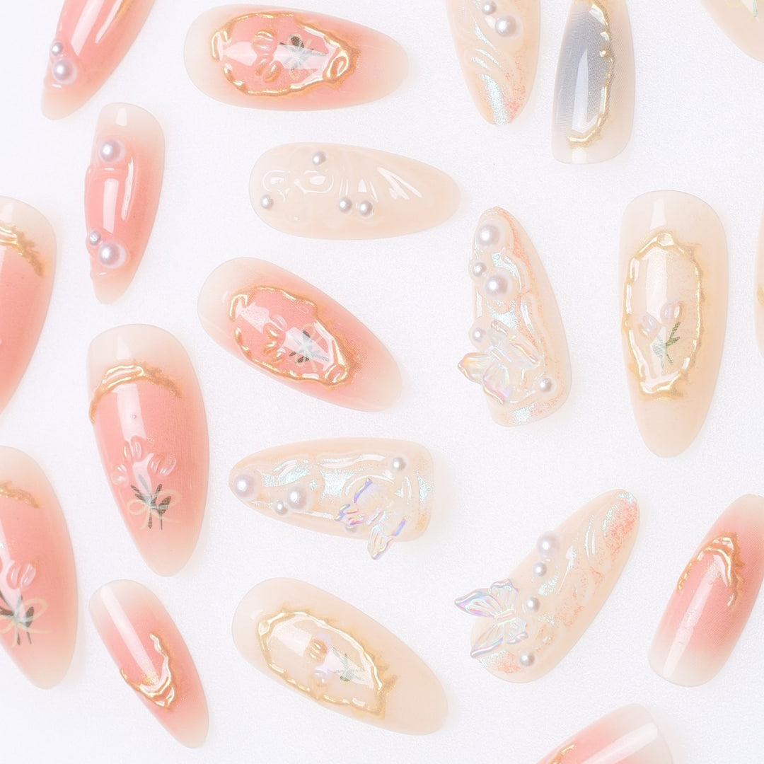 Elegante Stiletto-Nagelkunstverlängerungen mit floralen Verzierungen Karnz