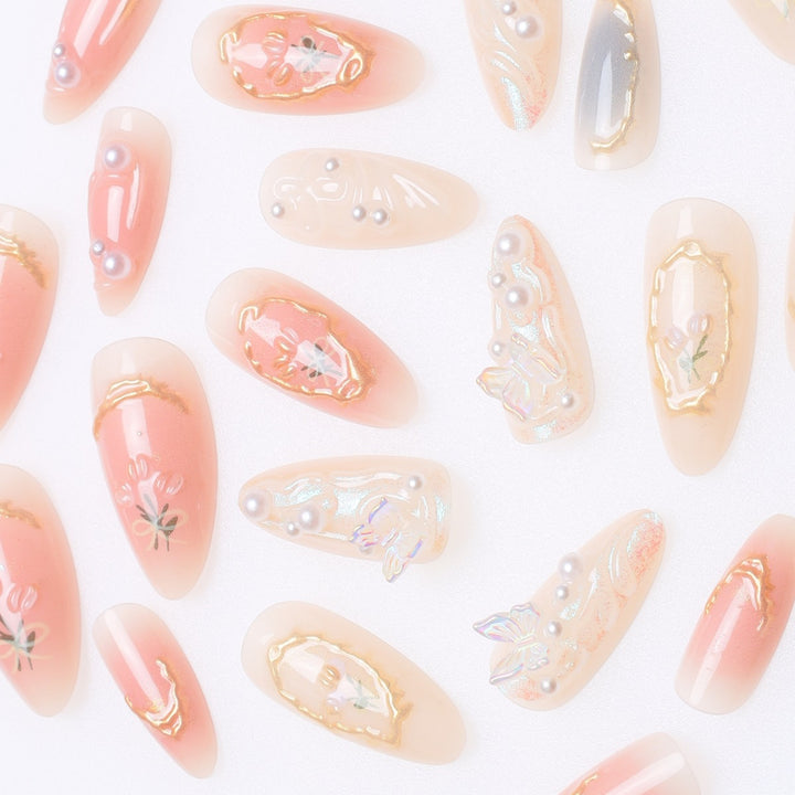 Elegante Stiletto-Nagelkunstverlängerungen mit floralen Verzierungen Karnz