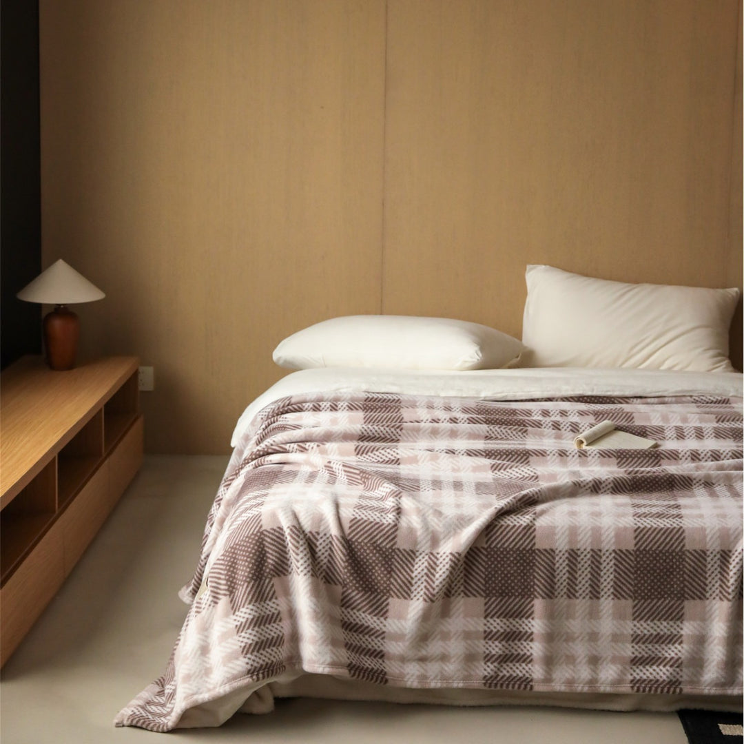 Übergroße Plüsch-Fleece-Wurfdecke mit geometrischem Karomuster