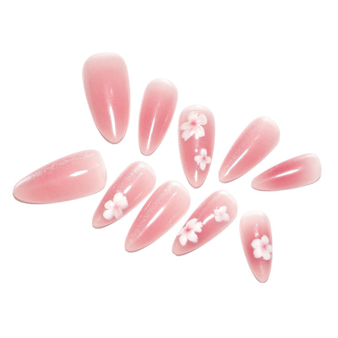 Künstliche Nagelkunst mit floralem Design Karnz