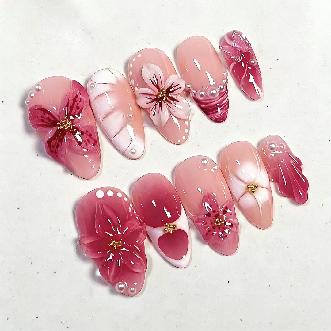 Kunstnagelset mit floralen Designs und 3D-Verzierungen Karnz