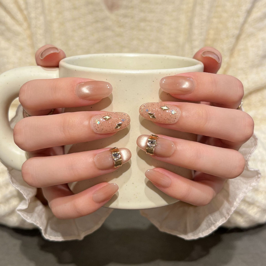Elegantes Dekoratives Nagelkunst Set Karnz