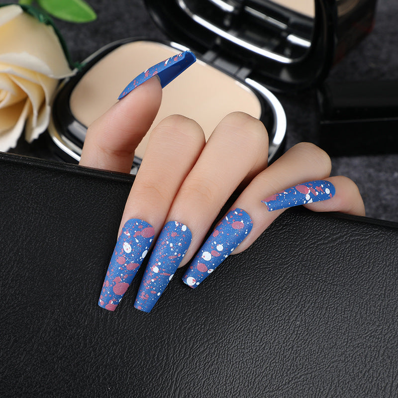 Kunstnägel mit künstlerischem Splatter-Design Karnz