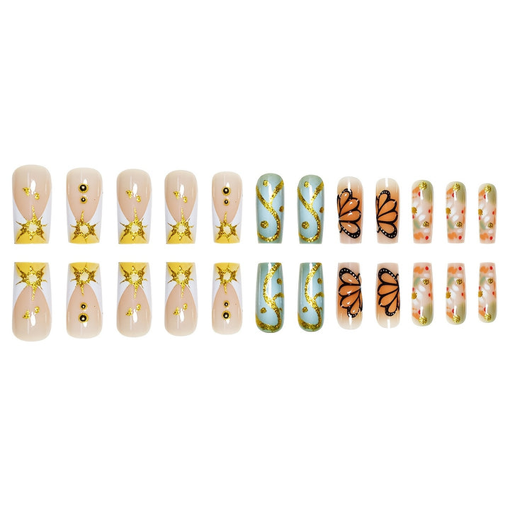 Kreatives Schmetterlingsdesign Nagelkunst Karnz