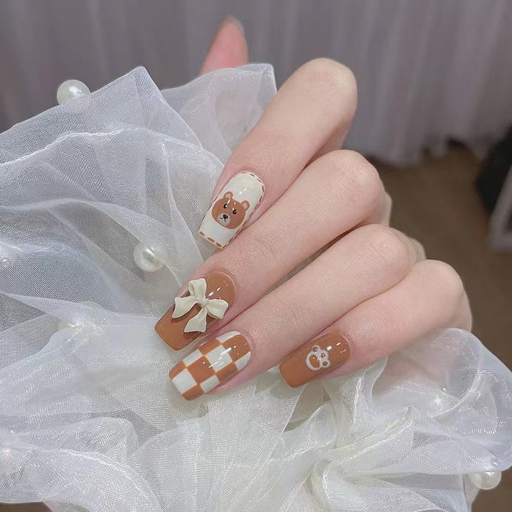 Kunstvolle Nagelmodellage Karnz